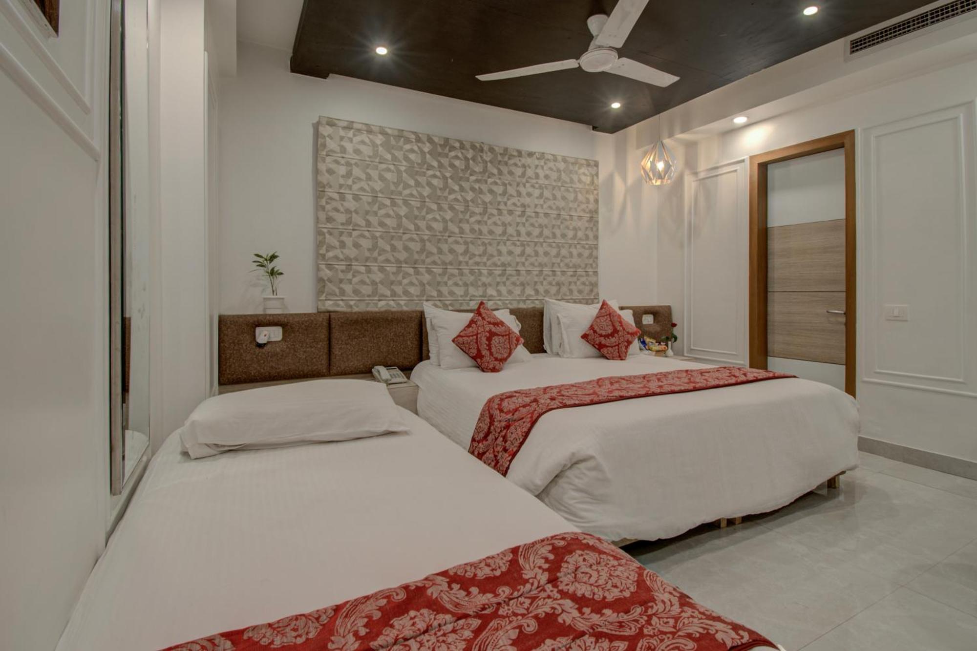 Hotel Iris Park New Delhi